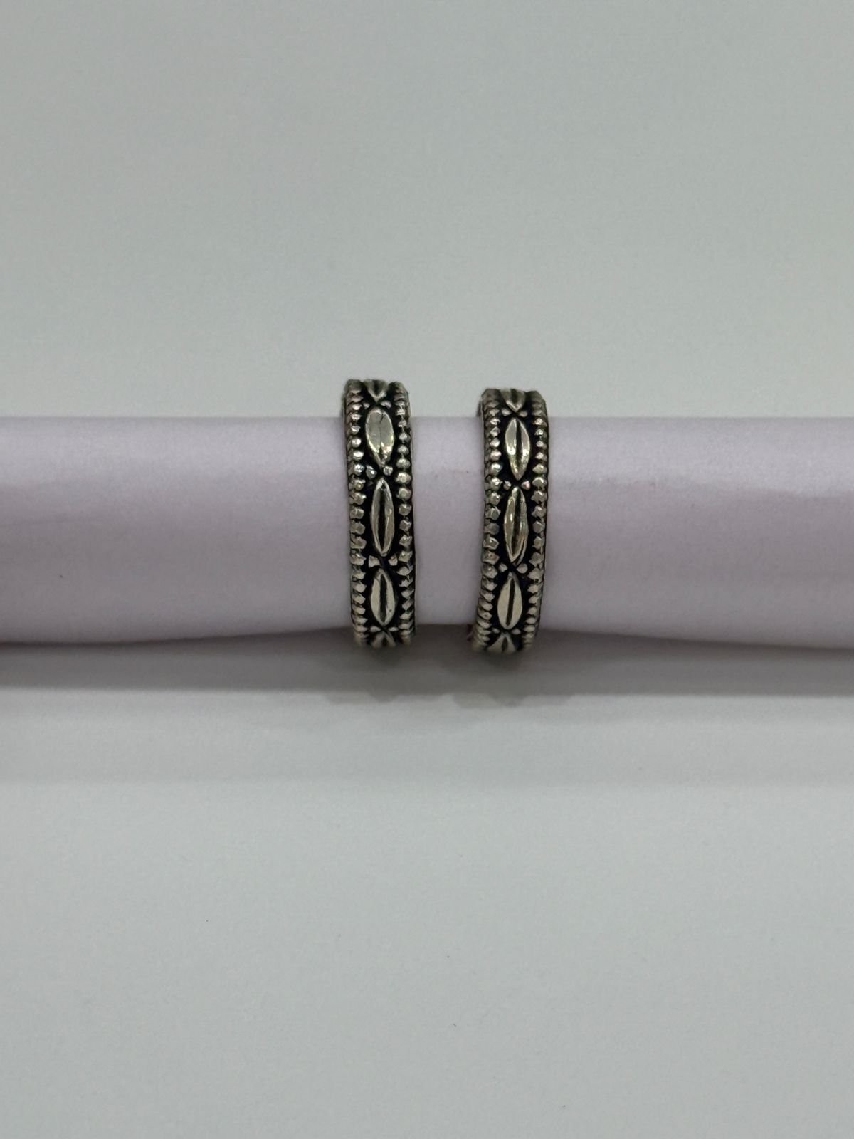 92.5 Silver  Marquise Shaped Cut out Design Antique Toe Ring